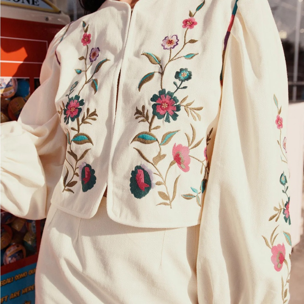 Floral Embroidered Cream Blazer -Louise Misha